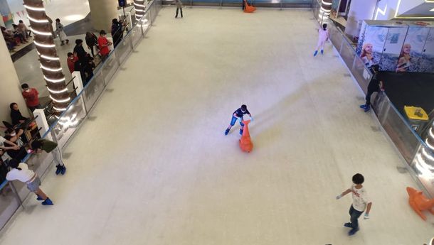 Sambut Libur Sekolah, E-Walk Buka Arena Ice Skating