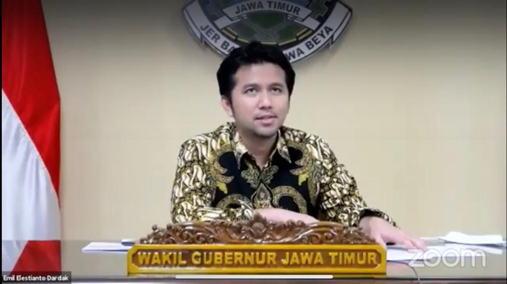 Wakil Gubernur Jatim Emil Dardak mengaku senang ada pihak-pihak yang membantu pelaku UMKM kuliner di Surabaya dan Malang.