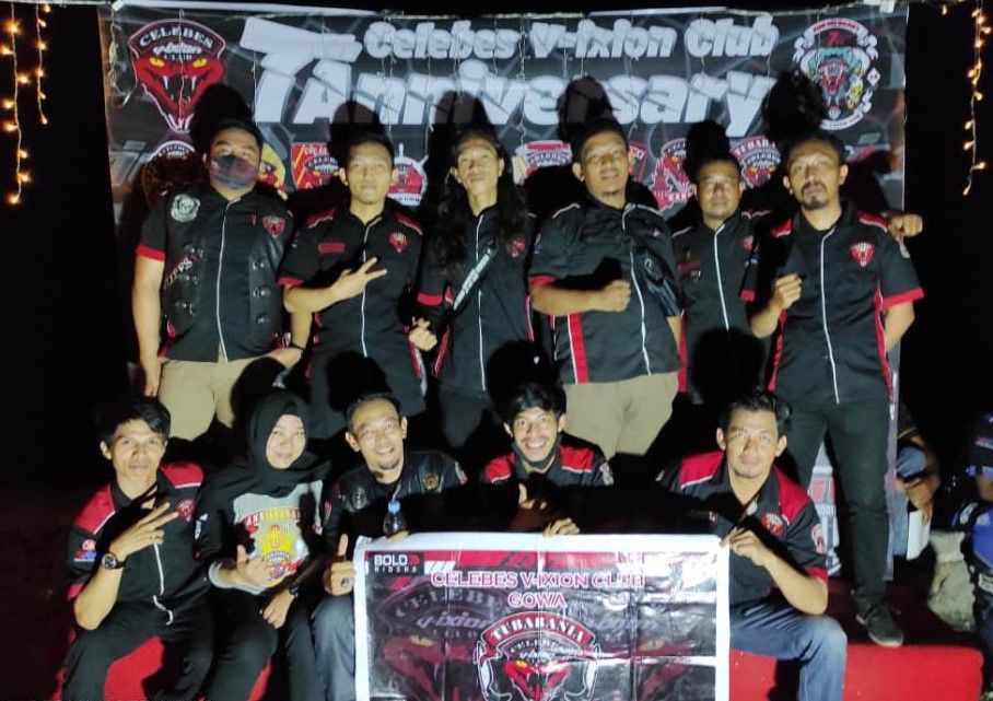 Komunitas motor CVC dari seluruh Sulawesi bersilaturahmi dalam momen anniversary ke-7 CVC. Kegiatan ini berlangsung di Pantai Tapandullu, Mamuju, Sulawesi Barat, beberapa waktu lalu.
