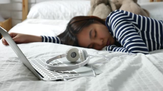 Ilustrasi - Peneliti ungkapkan mendengarkan musim sebelum tidur bisa mengganggu kualitas tidur.