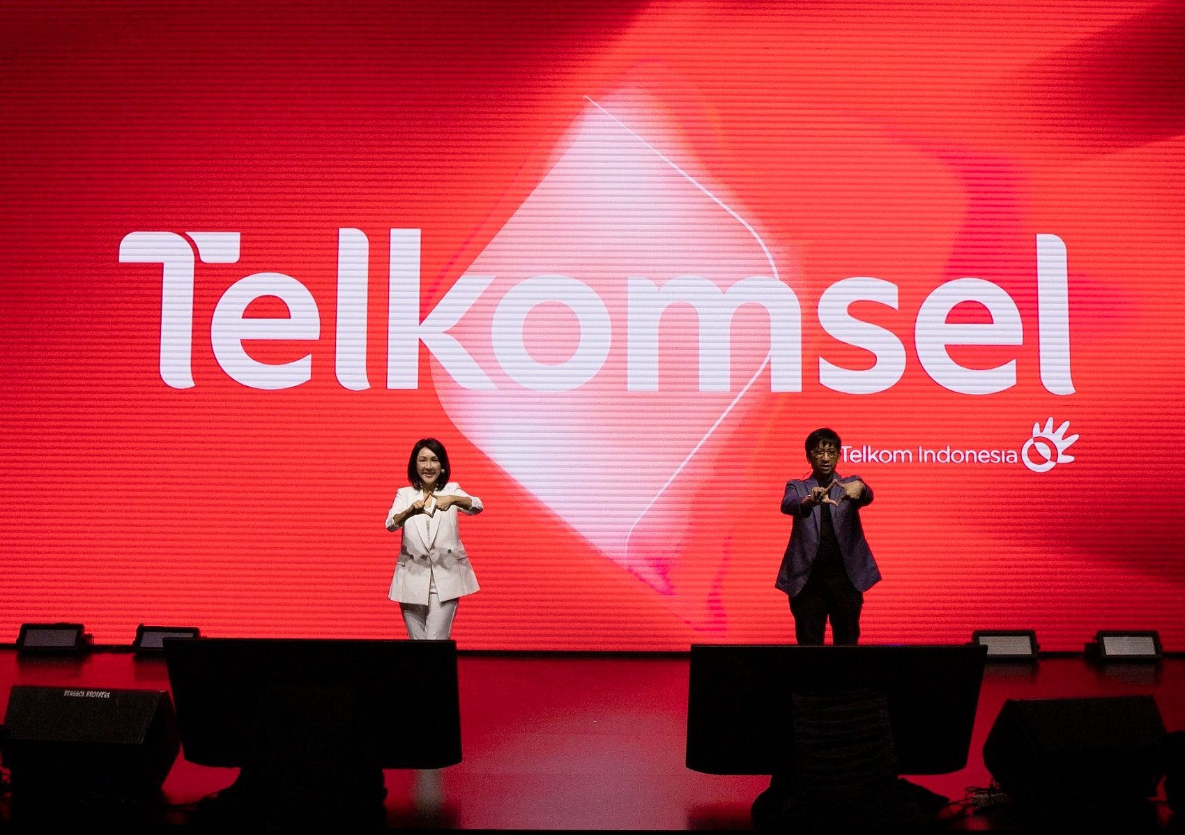 Perubahan logo Telkomsel bentuk inovasi perubahan.