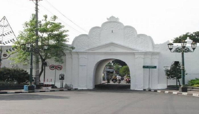 Plengkung Gading atau Nirbaya