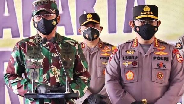 Panglima TNI dan Kapolri Tinjau Vaksinasi Massal Pelaut hingga Pekerja Pelabuhan Tanjung Priok