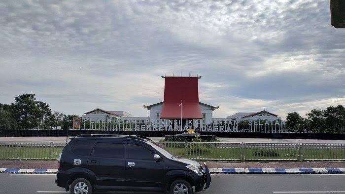 Kantor Setdaprov Kalsel. ASN kini dibatasi bepergian karena Covid-19 kian masif.