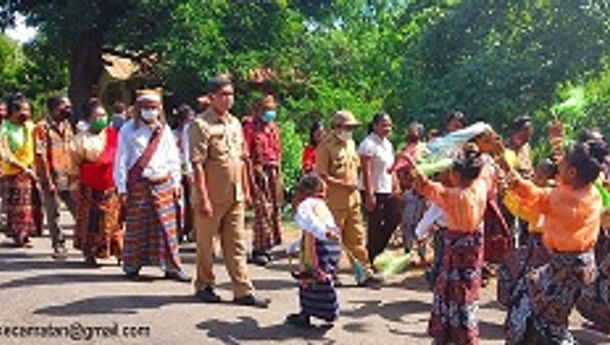 Ritus Adat Mengantar Pelantikan BPD Wairterang, Kabupaten Sikka
