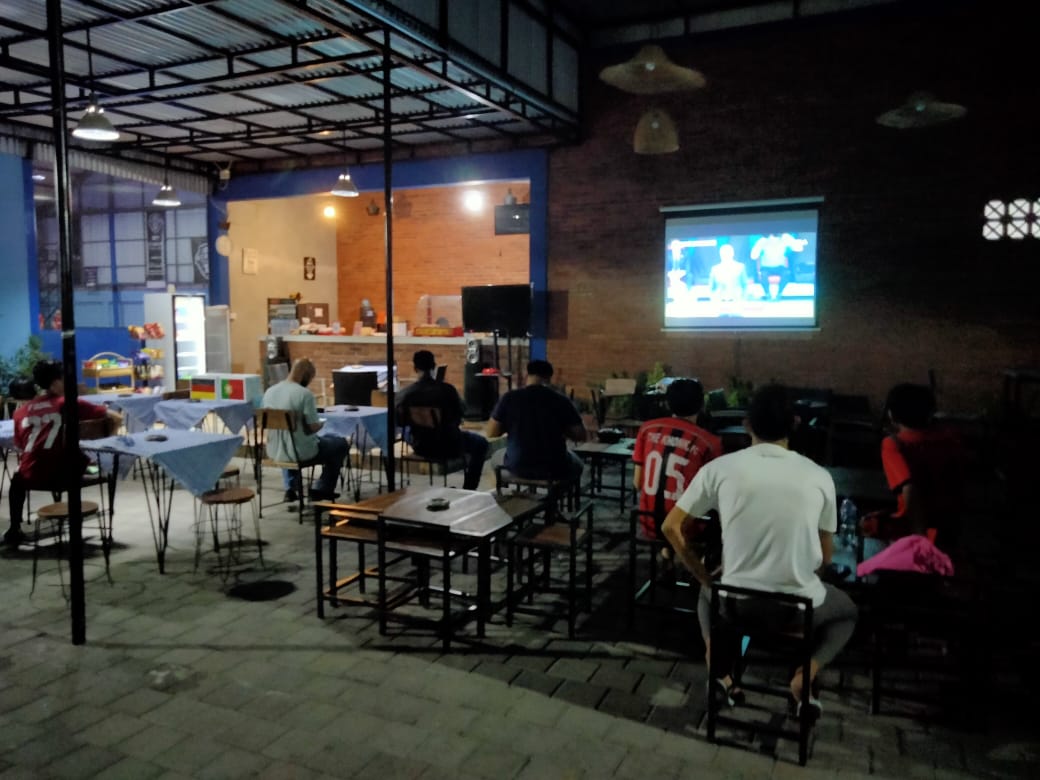 Susana nobar Piala Eropa yang bertempat di sejumlah venue Super Friends di Denpasar, pekan lalu.