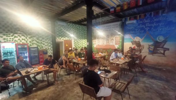 Gelaran Nobar Super Friends Hidupkan Usaha Kafe di Denpasar