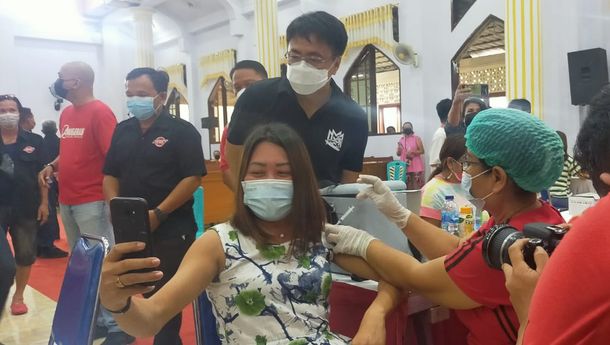 ARS Manado dan BPMJ GMIM Anugerah Tingkulu Kolaborasi Gelar Vaksinasi Hebat