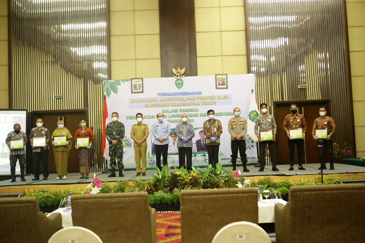 Pemerintah Provinsi Kalimantan Timur menggelar Penganugerahan Kalpataru, Adiwiyata dan Proper oleh Gubernur Kaltim