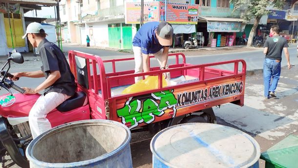 Aksi Sosial Heppiii Community Jember Bantu Pekerja Jalanan Terdampak Pandemi