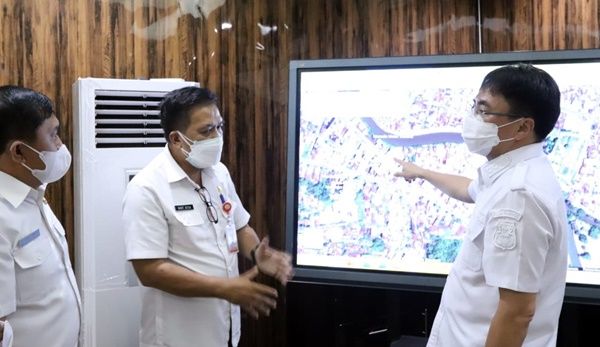 Wali Kota Andrei Angouw bersama Asisten III, Bartje Assa, Kadis PUPR, John Suwu dan Kadis Lingkungan Hidup, Franky Porawouw. (Foto:istimewa)