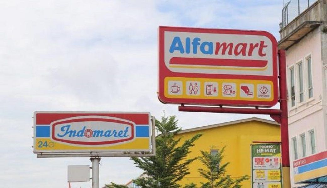 <p>Dua ritel milik konglomerat Indonesia, yakni Alfamart dan Indomaret yang kerap berdampingan / Foto: Batamnews</p>
