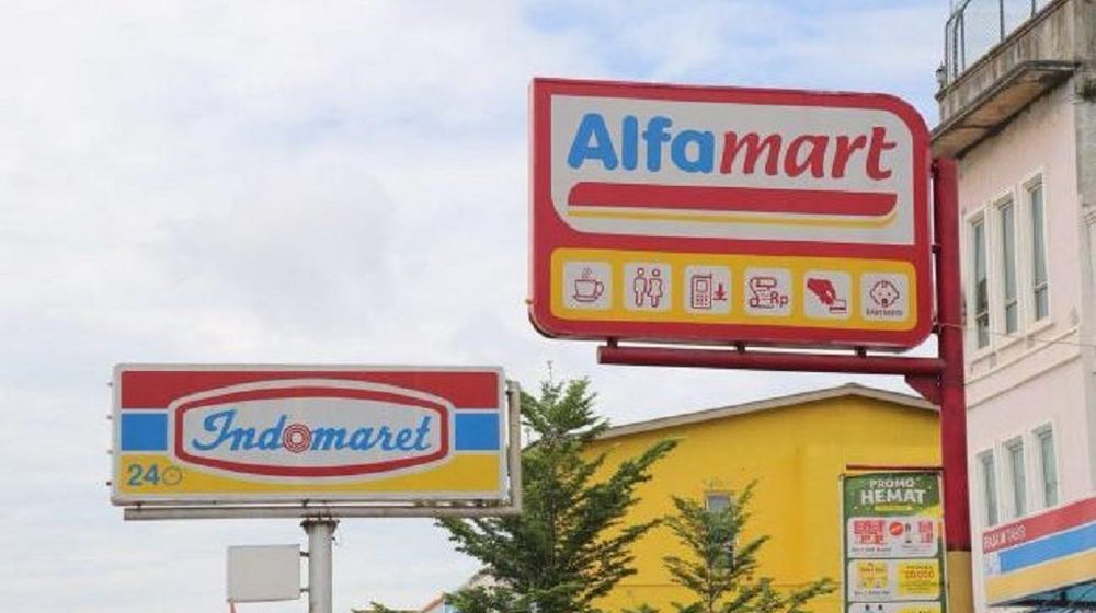 <p>Dua ritel milik konglomerat Indonesia, yakni Alfamart dan Indomaret yang kerap berdampingan / Foto: Batamnews</p>

