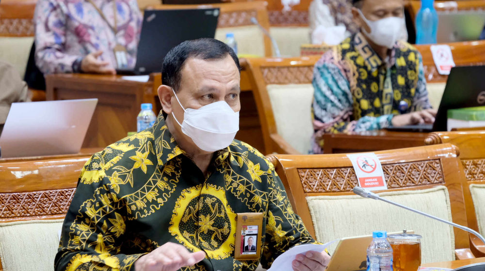 <p>Ketua Komisi Pemberantasan Korupsi (KPK) Firli Bahuri, menyampaikan pemaparan saat rapat kerja dengan Komisi III DPR, di kompleks Parlemen, Senayan, Jakarta, Kamis, 3 Juni 2021. Foto: Ismail Pohan/TrenAsia</p>
