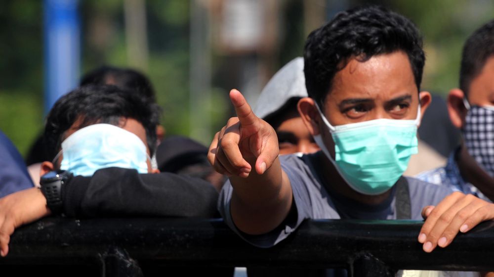 <p>Nampak ribuan warga Kota Tangerang, Banten, tampak antusias mengikuti suntik vaksin massal yang berlangsung di Puspemkot Tangerang, Selasa 29 Juni 2021. Foto : Panji Asmoro/TrenAsia</p>
