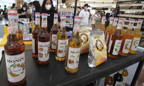 <p>Nampak sejumlah penikmat serta pelaku usaha kopi saling berinteraksi dalam acara Kopi Craft Indonesia yang berlangsung Sumarecon Mal Serpong, Sabu 5 Juni 2021. Foto : Panji Asmoro/TrenAsia</p>
