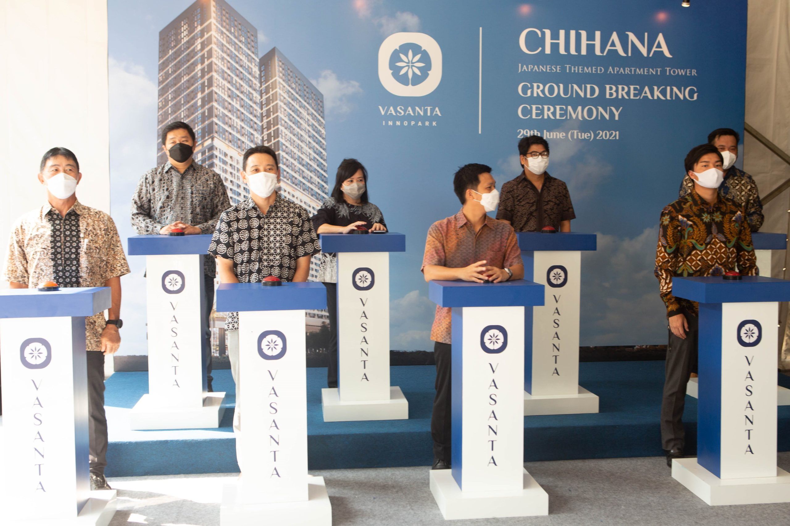 <p>Dewan Direksi Vasanta Innopark dalam upacara peletakan batu pertama Tower Chihana, Selasa, 29 Juni 2021. Foto: Vasanta Group</p>
