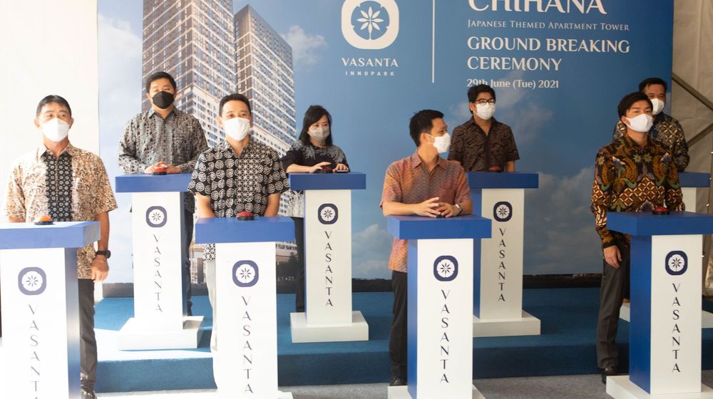 <p>Dewan Direksi Vasanta Innopark dalam upacara peletakan batu pertama Tower Chihana, Selasa, 29 Juni 2021. Foto: Vasanta Group</p>
