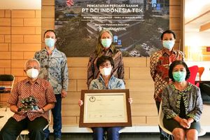 <p>Manajemen PT DCI Indonesia Tbk (DCII) saat seremonial pencatatan perdana saham (IPO) di PT Bursa Efek Indonesia (BEI) / Dok. Perseroan</p>