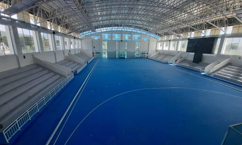 <p>Penampakan lapangan hoki indoor yang diserahterimakan oleh Kementerian PUPR kepada Pemerintah Provinsi Papua. (Foto: Dok. Kementerian PUPR)</p>
