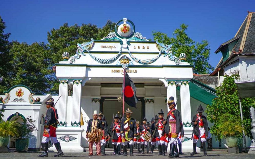 Kasus COVID-19 Naik: Keraton Jogja Ditutup, Wisata Bandung Barat Dibuka