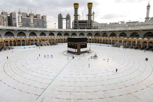 <p>Situasi Kakbah di Masjidil Haram, Kota Suci Makkah, Arab Saudi, pada 28 Juli 2020, lengang lantaran adanya larangan ibadah haji dan umrah lantaran pandemi COVID-19. / Bloomberg</p>

