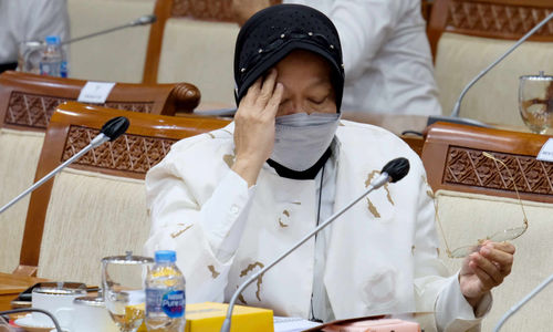 <p>Menteri Sosial (Mensos), Tri Rismaharini saat mengikuti rapat kerja dengan Komisi VIII DPR di Kompleks Parlemen Senayan, Jakarta, Kamis, 3 Juni 2021. Foto: Ismail Pohan/TrenAsia</p>
