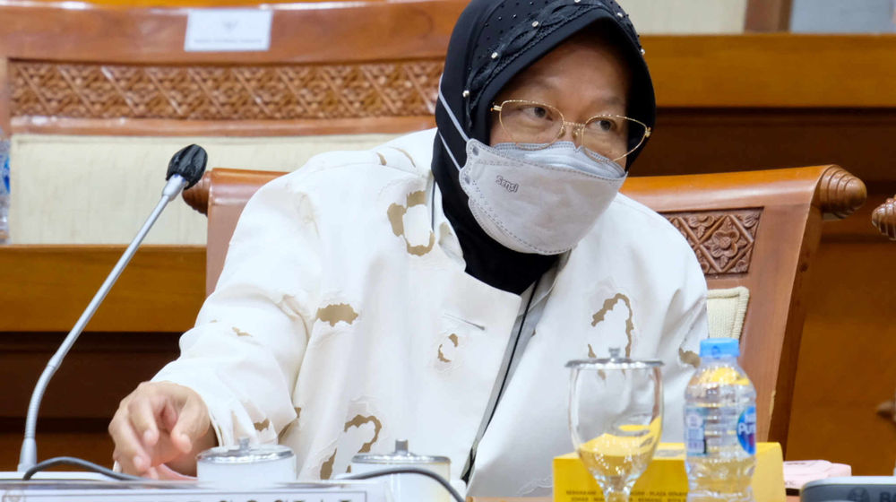 <p>Menteri Sosial (Mensos), Tri Rismaharini saat mengikuti rapat kerja dengan Komisi VIII DPR di Kompleks Parlemen Senayan, Jakarta, Kamis, 3 Juni 2021. Foto: Ismail Pohan/TrenAsia</p>
