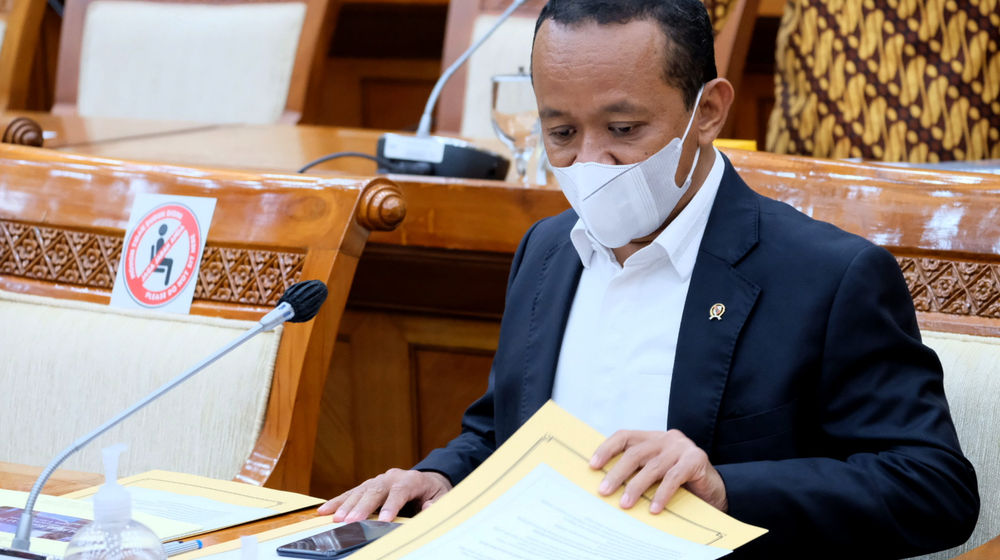 <p>Menteri Investasi/Kepala Badan Koordinasi Penanaman Modal (BKPM) Bahlil Lahadalia saat mengikuti rapat dengan komisi VI DPR RI, di kompleks Parlemen Senayan, Jakarta, Selasa, 8 Juni 2021. Foto: Ismail Pohan/TrenAsia</p>
