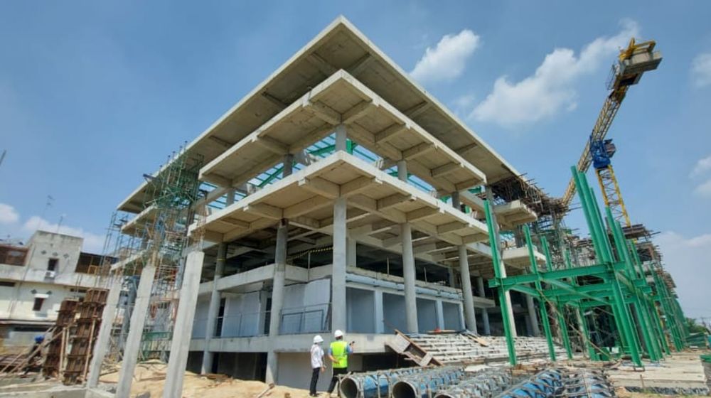 <p>Pasar Aksara kembali dibangun di atas lahan seluas 6.388 m2 dan akan diisi oleh 859 kios berupa 204 los basah dan 655 los kering dengan total luas bangunan sekitar 10.735,86 m2. (Foto: Kementerian PUPR)</p>
