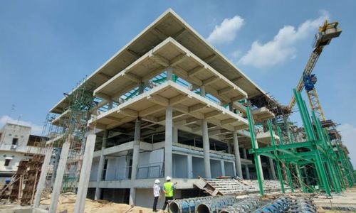 <p>Pasar Aksara kembali dibangun di atas lahan seluas 6.388 m2 dan akan diisi oleh 859 kios berupa 204 los basah dan 655 los kering dengan total luas bangunan sekitar 10.735,86 m2. (Foto: Kementerian PUPR)</p>
