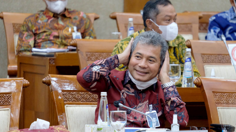 <p>Direktur Utama Bank Rakyat Indonesia (BRI) sekaligus Ketua Himpunan Bank-bank Milik Negara (Himbara) Sunarso saat menghadiri rapat dengar pendapat dengan Komisi VI DPR RI, di kompleks Parlemen Senayan, Jakarta, Senin, 14 Juni 2021. Foto: Ismail Pohan/TrenAsia</p>
