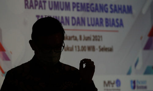 <p>Gambar siluet Presiden Direktur MTDL, Susanto Djaja usai Rapat Umum Pemegang Saham Tahunan (RPUST) PT Metrodata Electronics Tbk (MTDL), di Jakarta, Selasa, 8 Juni 2021. Foto: Ismail Pohan/TrenAsia</p>
