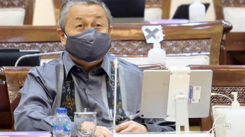 <p>Gubernur Bank Indonesia (BI) Perry Warjiyo saat hadir dalam rapat kerja dengan komisi XI DPR di kompleks Parlemen, Senayan, Jakarta, Rabu, 2 Juni 2021. Foto: Ismail Pohan/TrenAsia</p>
