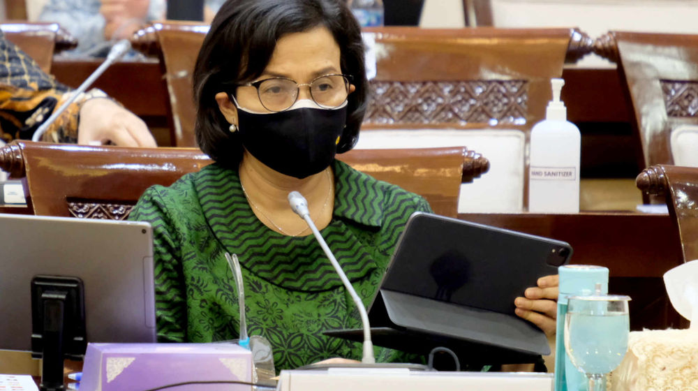 <p>Menteri Keuangan Sri Mulyani Indrawati saat hadir dalam rapat kerja dengan komisi XI DPR di kompleks Parlemen, Senayan, Jakarta, Rabu, 2 Juni 2021. Foto: Ismail Pohan/TrenAsia</p>
