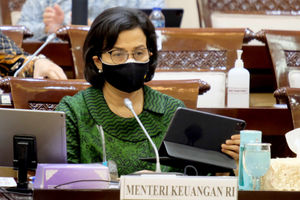 <p>Menteri Keuangan Sri Mulyani Indrawati saat hadir dalam rapat kerja dengan komisi XI DPR di kompleks Parlemen, Senayan, Jakarta, Rabu, 2 Juni 2021. Foto: Ismail Pohan/TrenAsia</p>
