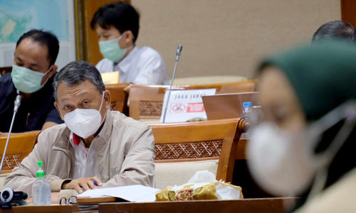 <p>Menteri Energi dan Sumber Daya Mineral (ESDM) Arifin Tasrif saat hadir dalam rapat kerja dengan Komisi VII DPR di komplek Parlemen, Senayan, Jakarta, Rabu, 2 Juni 2021. Foto: Ismail Pohan/TrenAsia</p>
