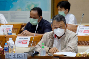 <p>Menteri Energi dan Sumber Daya Mineral (ESDM) Arifin Tasrif saat hadir dalam rapat kerja dengan Komisi VII DPR di komplek Parlemen, Senayan, Jakarta, Rabu, 2 Juni 2021. Foto: Ismail Pohan/TrenAsia</p>
