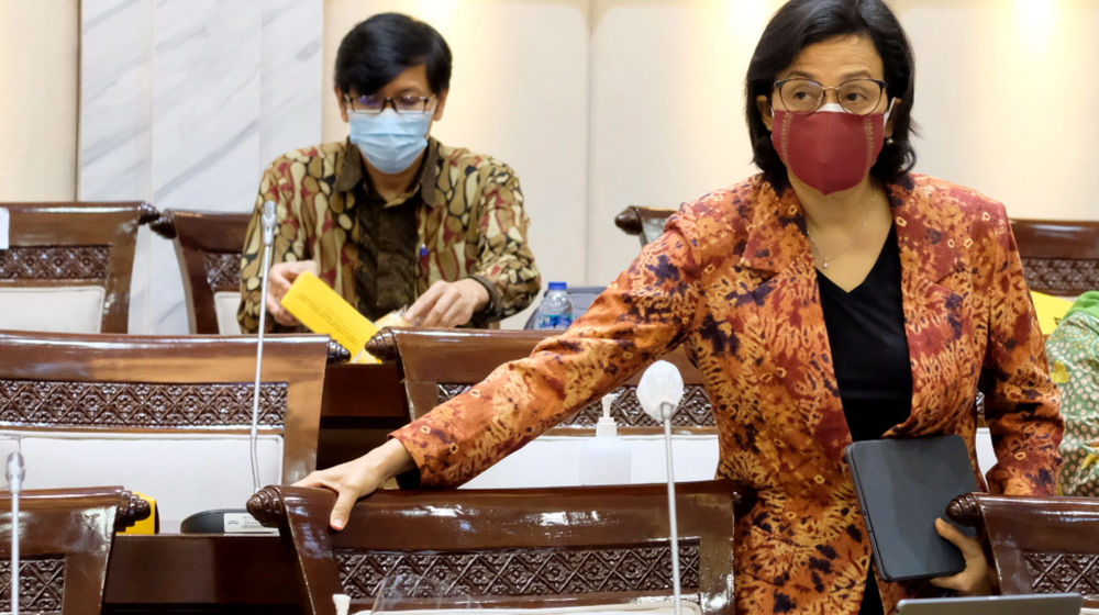 <p>Menteri Keuangan Sri Mulyani Indrawati saat menghadiri rapat kerja dengan komisi XI DPR di komplek Parlemen Senayan, Kamis, 10 Juni 2021. Foto: Ismail Pohan/TrenAsia</p>
