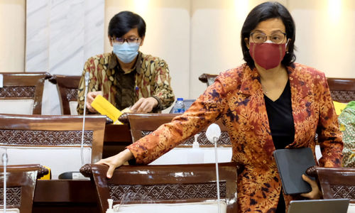 <p>Menteri Keuangan Sri Mulyani Indrawati saat menghadiri rapat kerja dengan komisi XI DPR di komplek Parlemen Senayan, Kamis, 10 Juni 2021. Foto: Ismail Pohan/TrenAsia</p>
