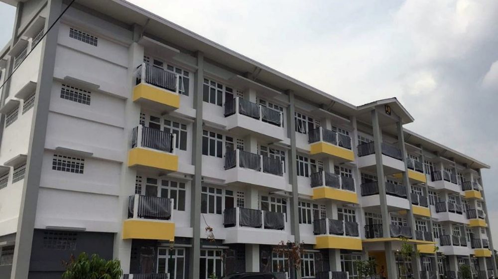 <p>Rusun ketiga yang selesai dibangun di Yogyakarta adalah Rusun Pondok Pesantren Mualimin Muhammadiyah sebanyak 1 tower yang terdiri atas 86 unit. Pekerjaan pembangunan fisiknya dimulai sejak September 2020 dan selesai pada Mei 2021 dengan biaya APBN TA 2020 sebesar Rp22,83 miliar. (Foto: Kementerian PUPR)</p>