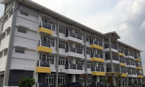 <p>Rusun ketiga yang selesai dibangun di Yogyakarta adalah Rusun Pondok Pesantren Mualimin Muhammadiyah sebanyak 1 tower yang terdiri atas 86 unit. Pekerjaan pembangunan fisiknya dimulai sejak September 2020 dan selesai pada Mei 2021 dengan biaya APBN TA 2020 sebesar Rp22,83 miliar. (Foto: Kementerian PUPR)</p>
