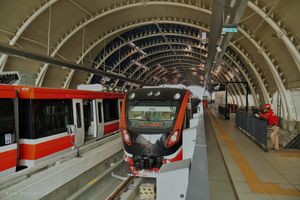 <p>Suasana Stasiun TMII LRT Jabodebek. Menteri Perhubungan Budi Karya Sumadi sempat menjajal LRT naik dari Stasiun TMII menuju Stasiun Harjamukti, Cibubur. (Foto: Kementerian Perhubungan)</p>
