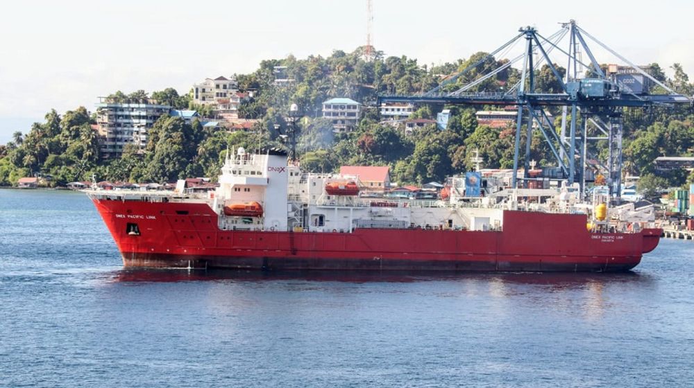 <p>Kapal DNEX Pasific Link (DPL) saat akan bertolak dari Pelabuhan Jayapura menuju titik lokasi putusnya kabel laut SMPCS / Dok. Telkom Indonesia</p>
