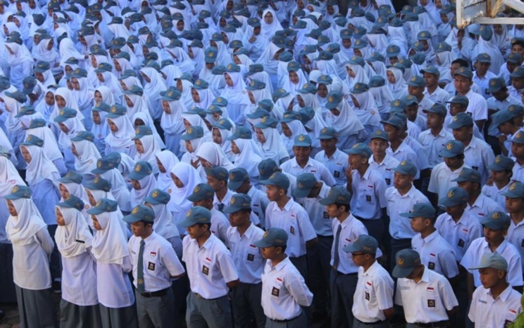 <p>Suasana upacara bendera di SMKN 2 Padang. (Foto: smk2padang.sch.id)</p>
