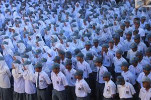 <p>Suasana upacara bendera di SMKN 2 Padang. (Foto: smk2padang.sch.id)</p>
