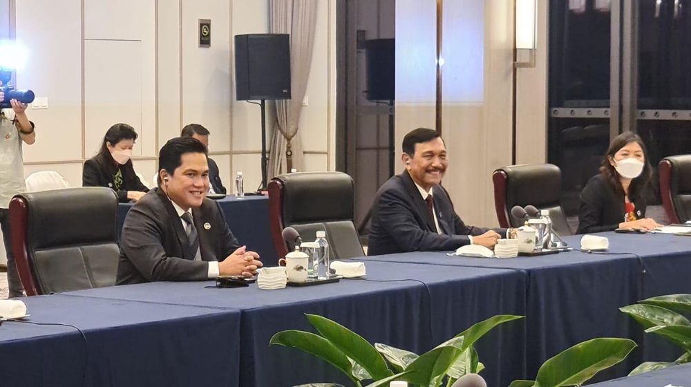 <p>Menko Kemaritiman dan Investasi Luhut Binsar Panjaitan bersama Menteri BUMN Erick Thohir dalam pertemuan tingkat tinggi dengan pemerintah Cina, Sabtu 5 Juni 2021 / Dok. Kementerian BUMN</p>
