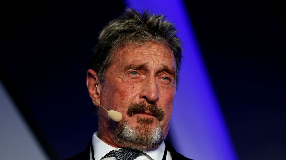 <p>McAfee saat jadi pembicara di Malta tahun 2018/sumber; Reuters</p>
