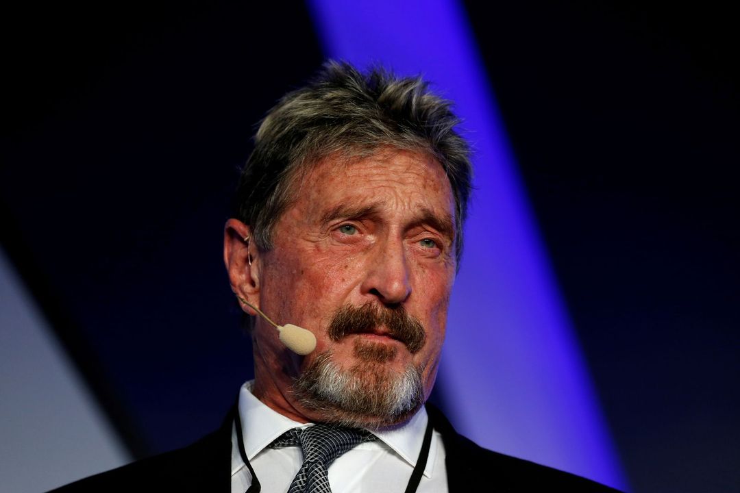 <p>McAfee saat jadi pembicara di Malta tahun 2018/sumber; Reuters</p>
