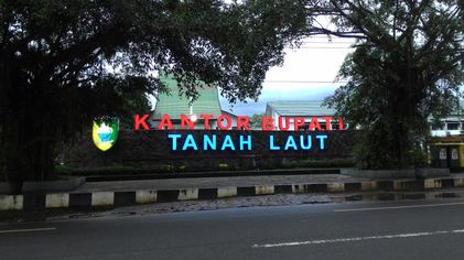 Kantor Bupati Tanah Laut.jpg